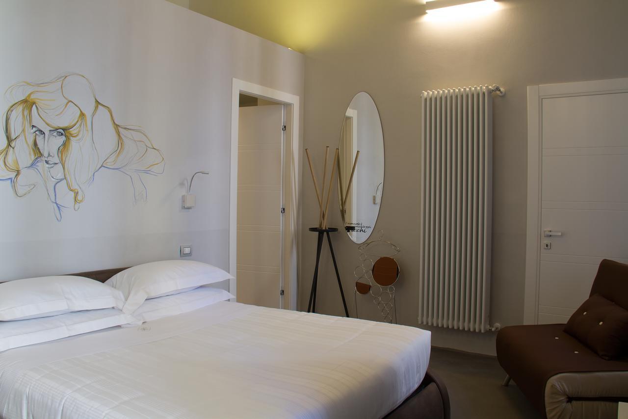 Piazza Castello Aparthotel